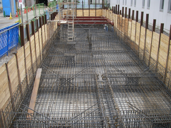 基礎施工中